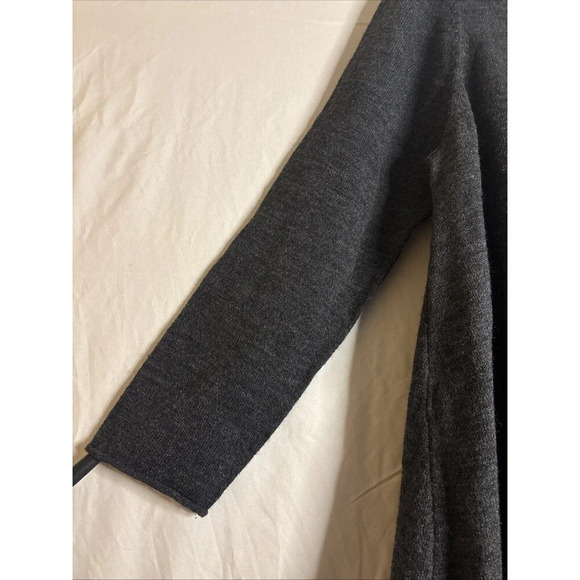 Larry Levine Women's Crew Neck Sweater Top Grey Asymmetrical Hem Size Medium - Picture 5 of 15